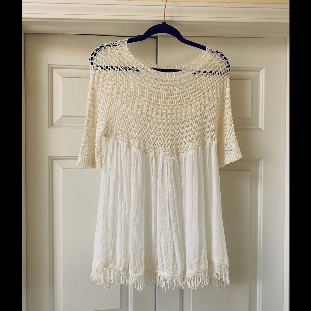 LNC San Joy Crochet/ gauze airy top with fringe